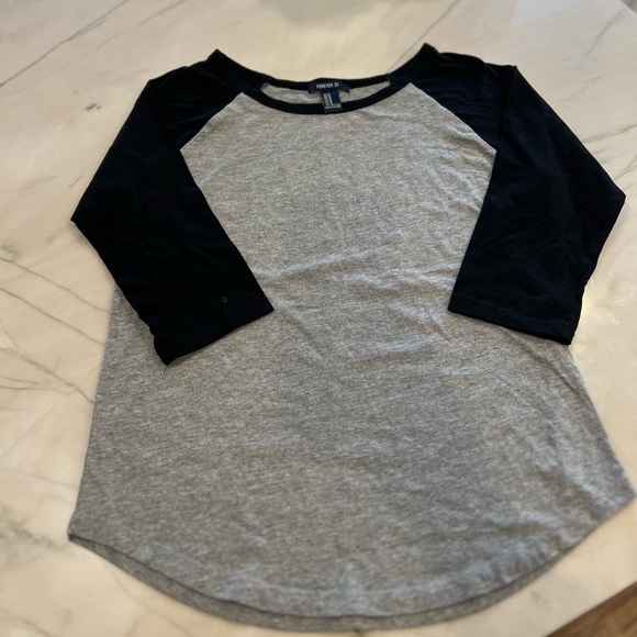Forever 21 Tops - Forever 21 raglan tee sz m